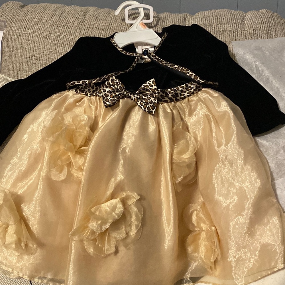 This is a 3 piece Iris & Ivy beautiful dress.